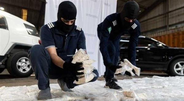 الإمارات تحبط محاولة تهريب طن و56 كجم من المواد المخدرة