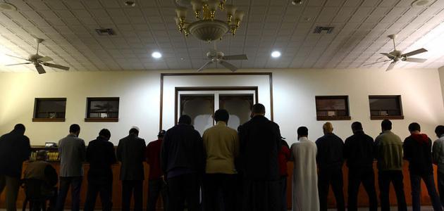 هل يشترط قراءة الفاتحة خلف الإمام في الصلاة الجهرية؟