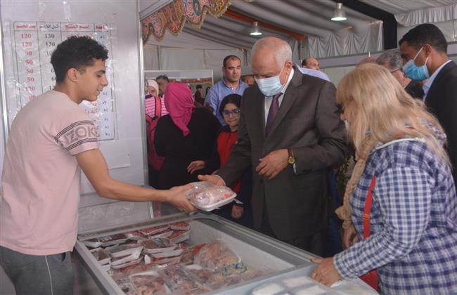 محافظ الجيزة يفتتح أكبر منافذ لبيع الخضراوات والفاكهة التجزئة بسعر الجملة بحي الطالبية 