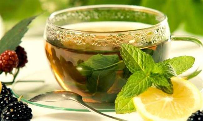 3 مشروبات تعالج الانتفاخات بعد الإفطار