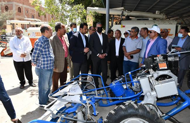 محافظ الفيوم يتفقد مشروع تحسين الميكنة الزراعية بمركز إطسا