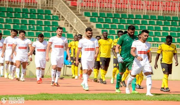 لاعبو الزمالك والجهاز الفني يعاينون أرضية ملعب برج العرب