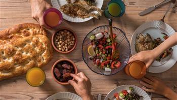 تجنب هذه الأطعمة.. على مائدة سحورك وإفطارك في رمضان
