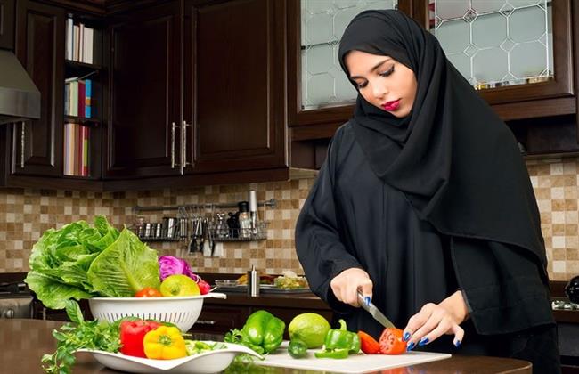 حكم تذوق الطعام باللسان دون بلعه في نهار رمضان 