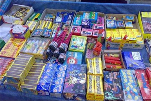 ضبط كمية من الألعاب النارية بحوزة شخصين بالقاهرة بقصد الاتجار