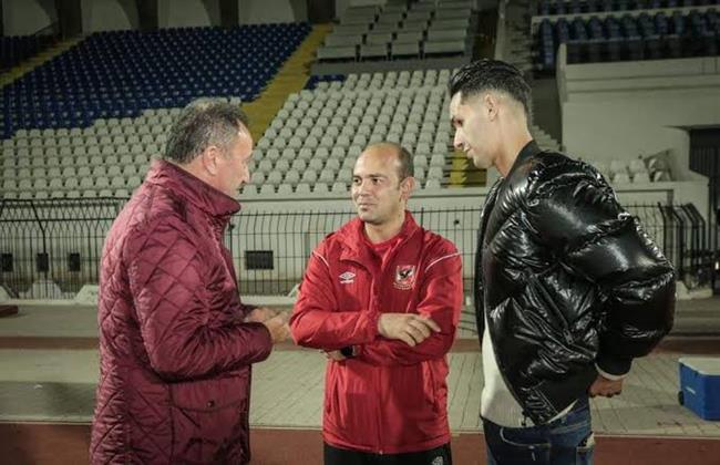 الخطيب يشكر طبيب الأهلي.. ويطمئن على بانون