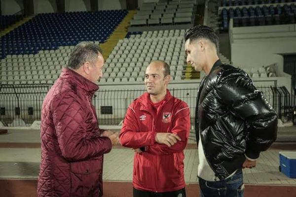 الخطيب يشكر طبيب الأهلي.. ويطمئن على بانون