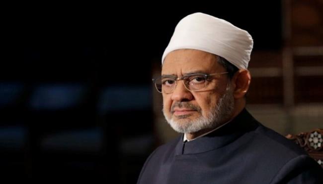 شيخ الأزهر: لا يجوز لمس الإنجيل والتوراة بدون طهارة 