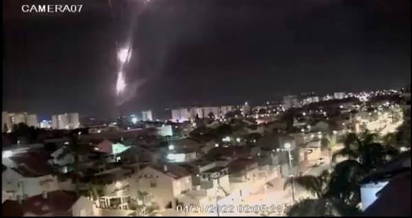 انتهكات الأقصى.. القبة الإسرائيلية تعترض صواريخ المقاومة الفلسطينية في سماء غزة