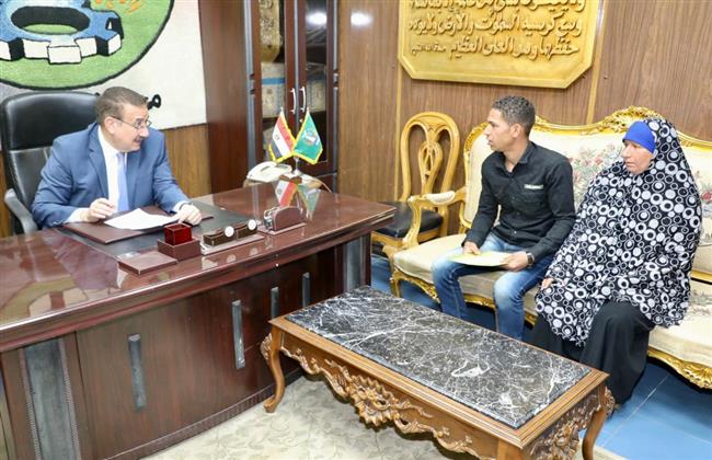 محافظ المنوفية يوجه بتوفير كرسى كهربائى لمواطنة تعانى من ضمور كامل بالجسم