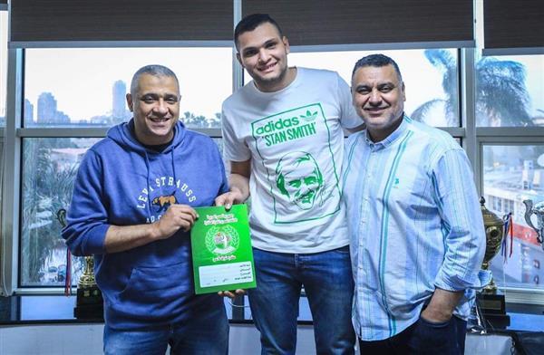 الأهلي يمدد عقد لاعب الكرة الطائرة محمد عادل «4 مواسم»