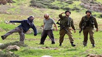   مستوطنون يهاجمون رعاة أغنام شرق بيت لحم بالضفة الغربية
