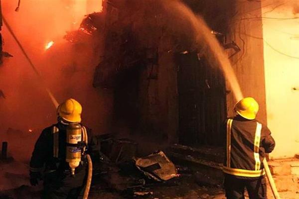إصابة شخصين بحالة اختناق فى حريق مخزن بكفر الشيخ