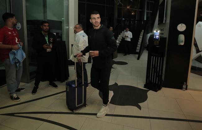 السفير المصرى بالمغرب يطمئن على بعثة الأهلي ويرافقها لملعب المباراة 