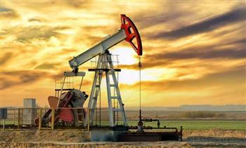   النفط ينخفض ويسجل خسارة أسبوعية جديدة