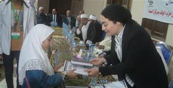 النائبة أسماء الجمال تكرم حفظة القرأن الكريم بمركز الصف