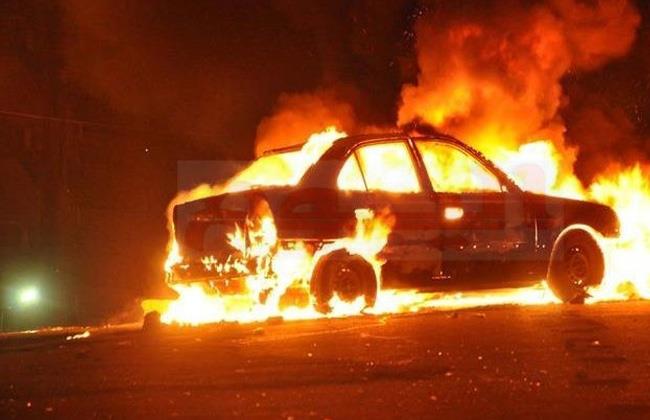 تفحم سيارة ميكروباص أمام موقف السلام بالسويس