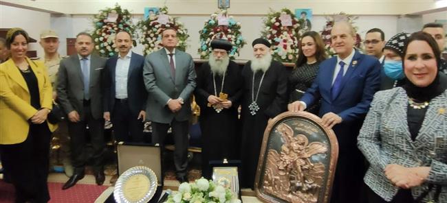 محافظ البحيرة يهنىء الأنبا باخوميوس والإخوة المسيحيين بالمطرانية دمنهور 