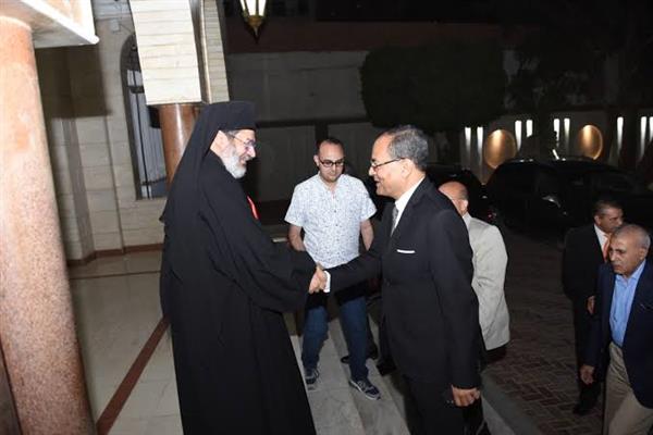 رئيس جامعة سوهاج يزور عددًا من الكنائس للتهنئة بعيد القيامة