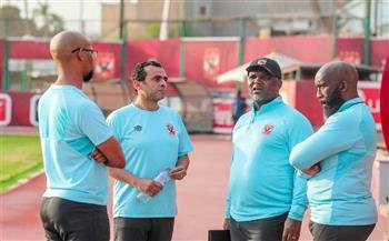 موسيماني يجتمع مع معاونيه للبحث عن حلول أزمة ضربات الجزاء المهدرة 