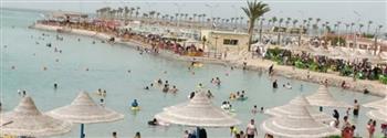 توافد المواطنين على شواطئ الغردقة للاحتفال بشم النسيم