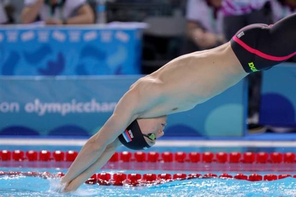 الاتحاد الدولي للسباحة يحقق في مشاركة سباح روسي في بطولة وطنية رغم الإيقاف