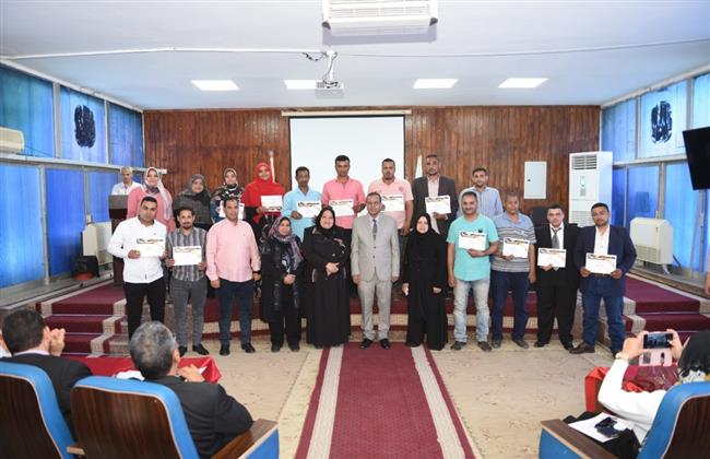 رئيس جامعة سوهاج يكرم ٢٩٢ موظف بالجهاز الإداري في إحتفالية ختام الدورات التدريبية  