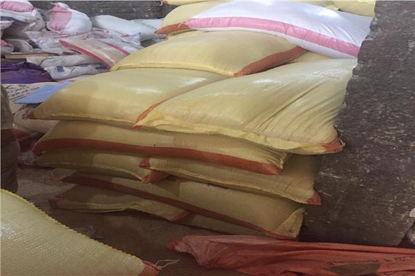 ضبط أعلاف دواجن  مجهولة المصدر بالإسكندرية 