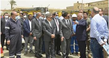 وزير النقل ورئيس قناة السويس يبحثان بناء أسطول مصرى من سفن الصب