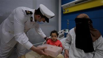 وزارة الداخلية تهدي عبوات كعك لدور رعاية الأطفال والمسنين بعدة محافظات