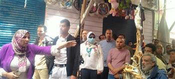 رئيس حي الجمرك تتابع  حريق بالسوق التجاري بالمنشية 