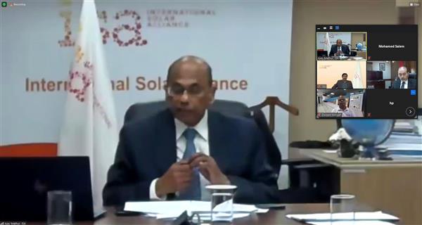 السفير المصري في الهند يشارك في جلسة التحالف الدولي للطاقة الشمسية