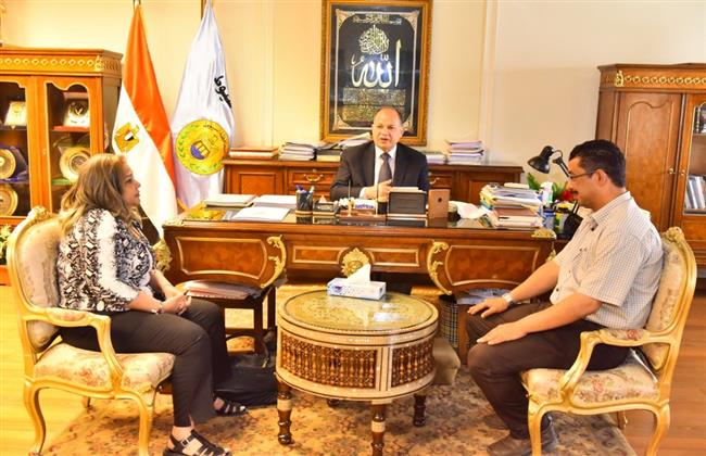 محافظ أسيوط يعلن إستكمال أعمال رصف وتطوير شوارع وميادين حي شرق وغرب 