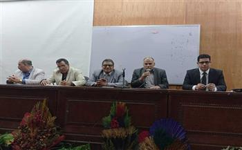 جامعة الزقازيق تعقد ندوة حول «مخاطر الشائعات عبر مواقع التواصل الاجتماعى» بكلية الآداب