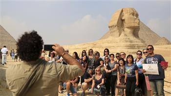  السياحة والآثار تواصل حملتها بتسهيلات جديدة للحصول على التأشيرة السياحية إلى مصر 