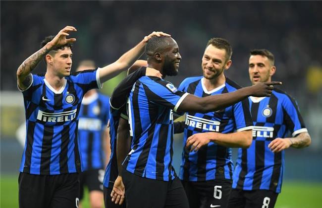 مارتينيز يقود تشكيل إنتر ميلان لمواجهة بولونيا بالدورى الإيطالى
