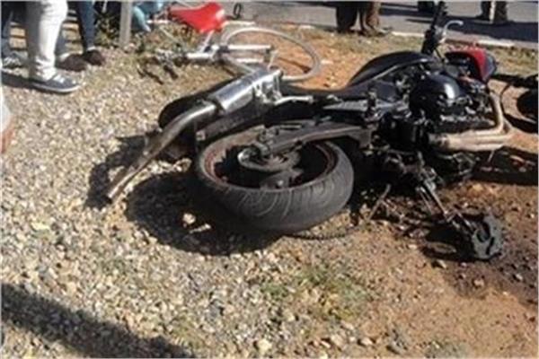إصابة 3 أشخاص  بحادث انقلاب دراجة بخارية ببني سويف