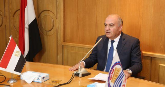 محافظ قنا يستقبل 31 مواطنا للإستماع إلى شكواهم