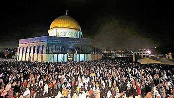   ربع مليون فلسطيني يؤدون صلاة التراويح في رحاب المسجد الأقصى