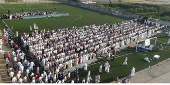   نادي إنجليزي يفتح ملعبه أمام المسلمين لآداء صلاة العيد