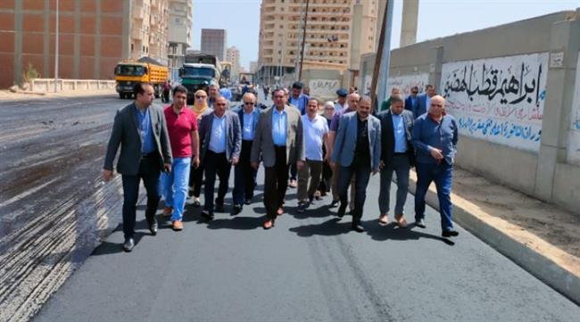 محافظ البحيرة يتفقد رصف وتطوير منطقة داير الموقف 