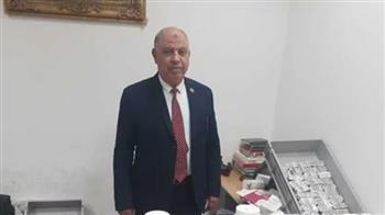 التحقيق مع راكب مصري حاول تهريب 91 عملة أثرية