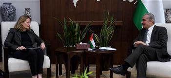 رئيس وزراء فلسطين يبحث مع القنصل البريطاني تحضيرات اجتماع المانحين