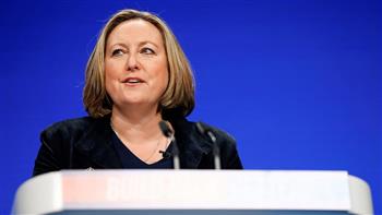   وزيرة بريطانية تحث المواطنين على عدم السفر إلى أوكرانيا للقتال