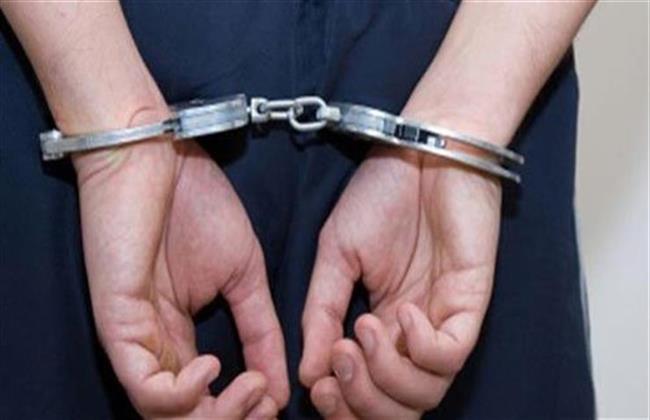 ضبط مسجل خطر بحوزته سلاحًا آليًا ومخدرات برأس غارب