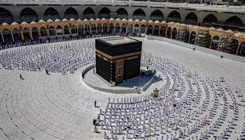 فى أمن وطمأنينة....المصلون بالمسجد الحرام يؤدون آخر صلاة جمعة بشهر رمضان المبارك