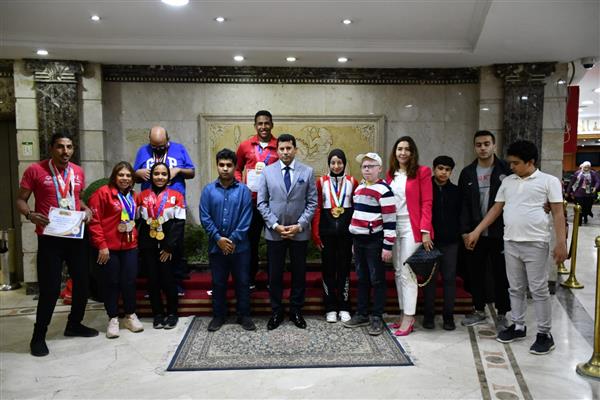 وزير الرياضة يلتقى مجموعة من الأبطال الرياضيين من ذوى القدرات والهمم
