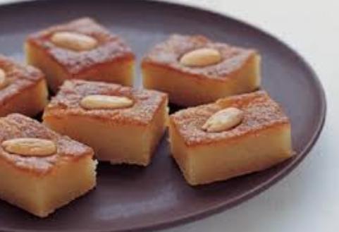 طريقه عمل بسبوسة بكريمة الجبنة والمكسرات