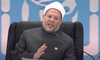 مفتى الجمهورية يوضح حكم تقبيل يد الصالحين