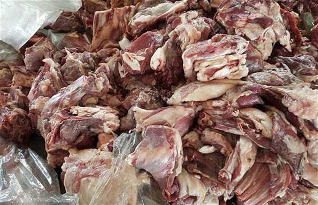  إعدام ٤٠٠ كجم لحوم غير صالحه للاستخدام الأدمى بمطعم مأكولات بشارع الهرم